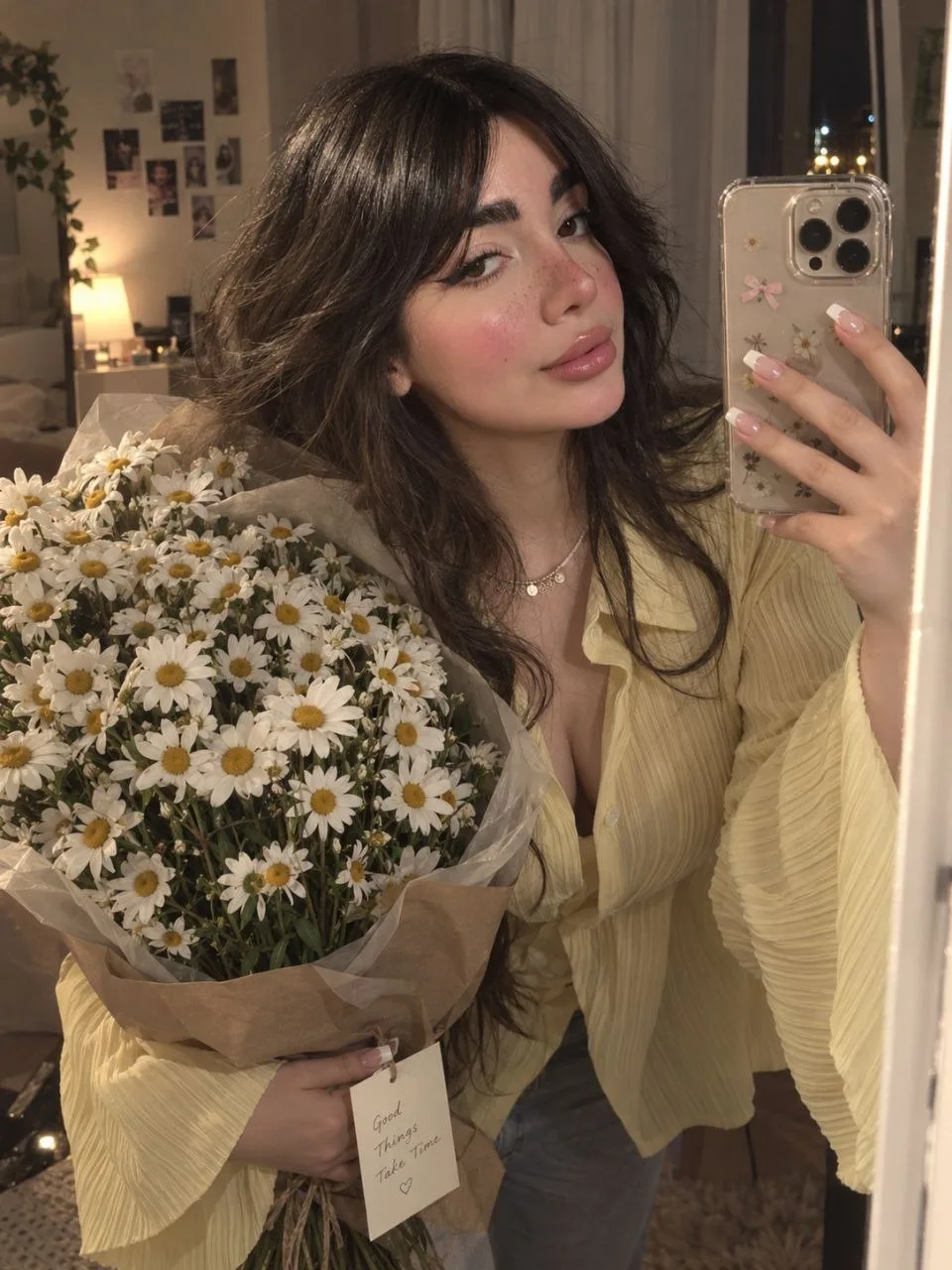 خروجی نمونهٔ عکس با دسته گل تو آینه